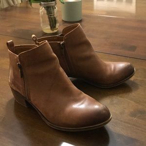 LUCKY BRAND tan ankle booties 8, GREAT condition